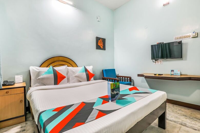Hotel Fabexpress Santhi Inn