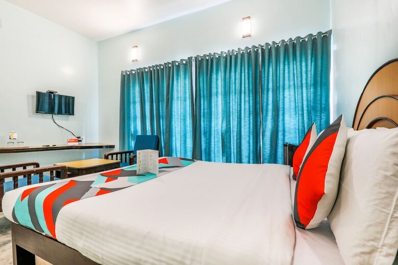 Hotel Fabexpress Santhi Inn