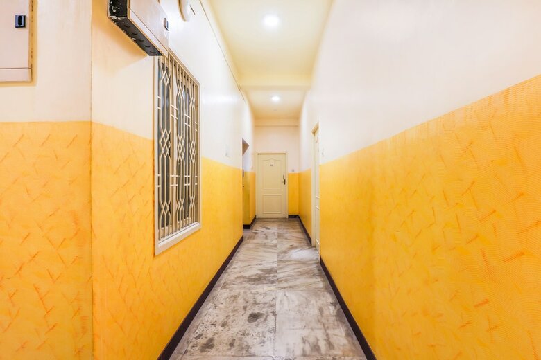 Hotel Fabexpress Santhi Inn