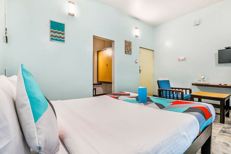 Hotel Fabexpress Santhi Inn