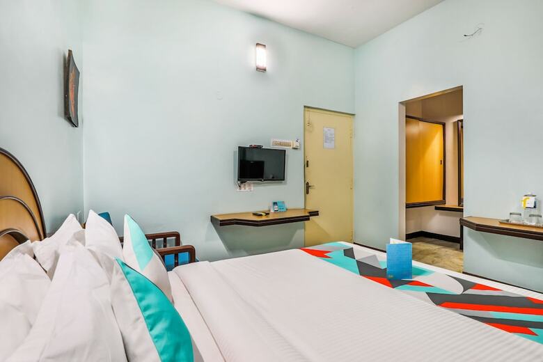 Hotel Fabexpress Santhi Inn