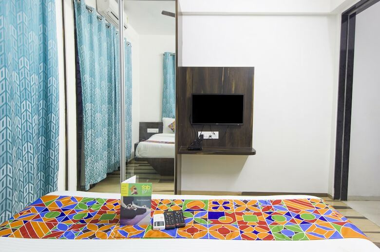 Fabhotel House Khas Suites