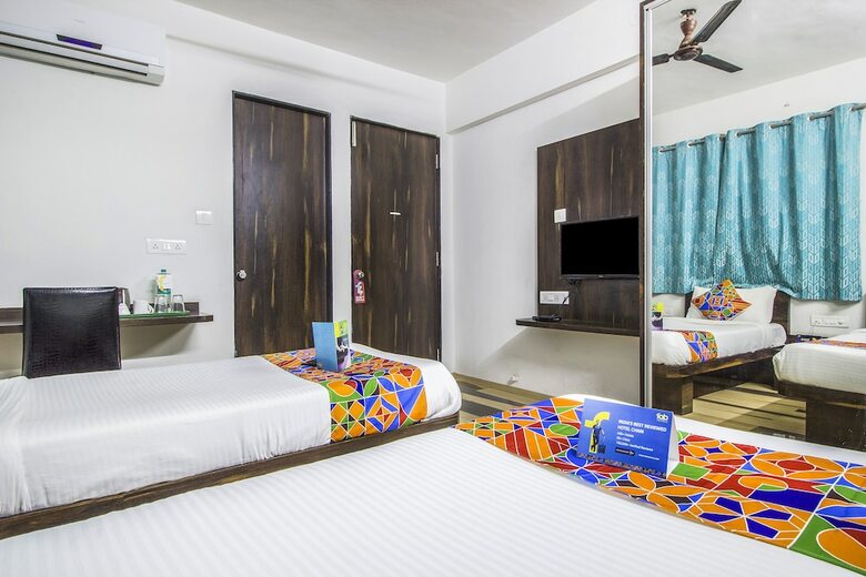 Fabhotel House Khas Suites