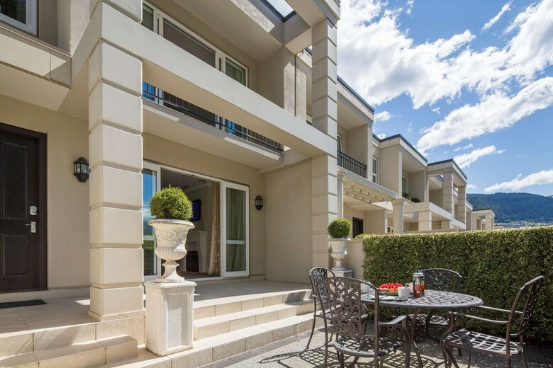 Apartamentos Lake Esplanade Villa