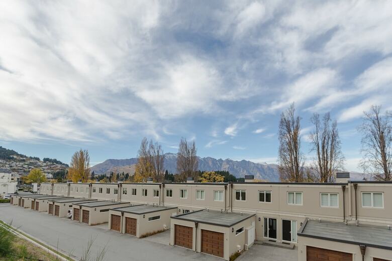 Apartamentos Lake Esplanade Villa