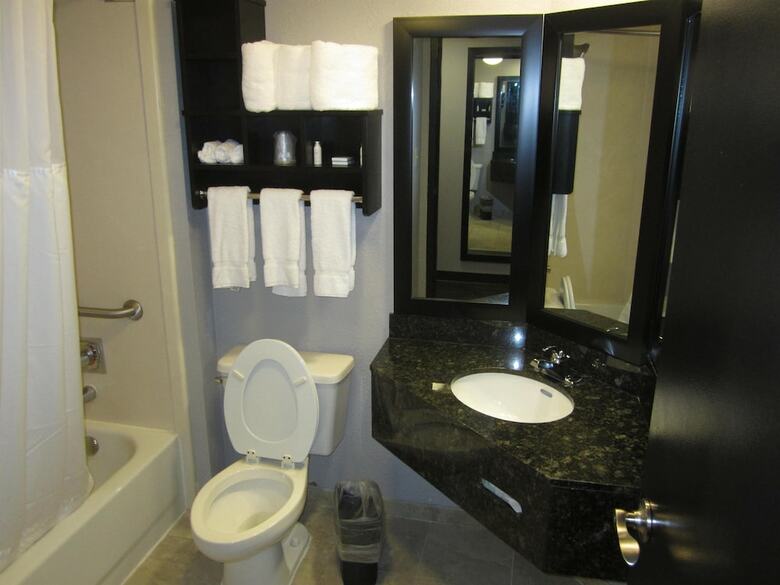 Best Western Plus Carrollton Hotel
