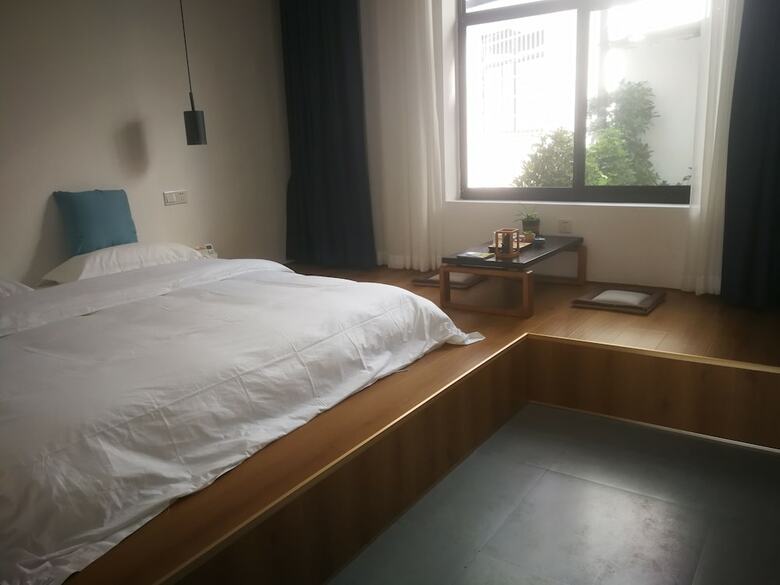 Bed & Breakfast Tujia Folk Houses