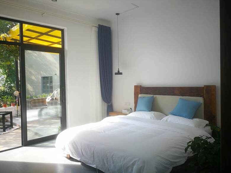 Bed & Breakfast Tujia Folk Houses