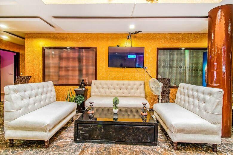 Hotel Fabexpress Grand Inn
