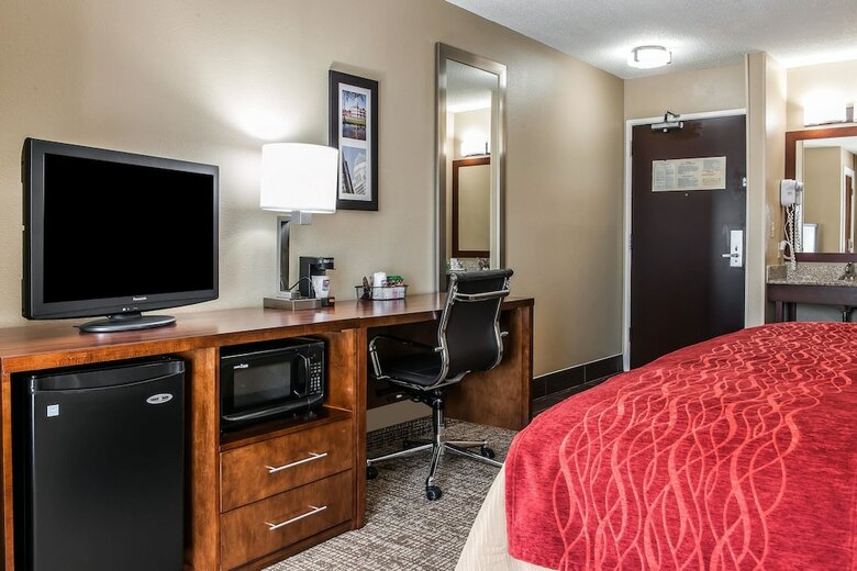 Hotel Comfort Inn And Suites