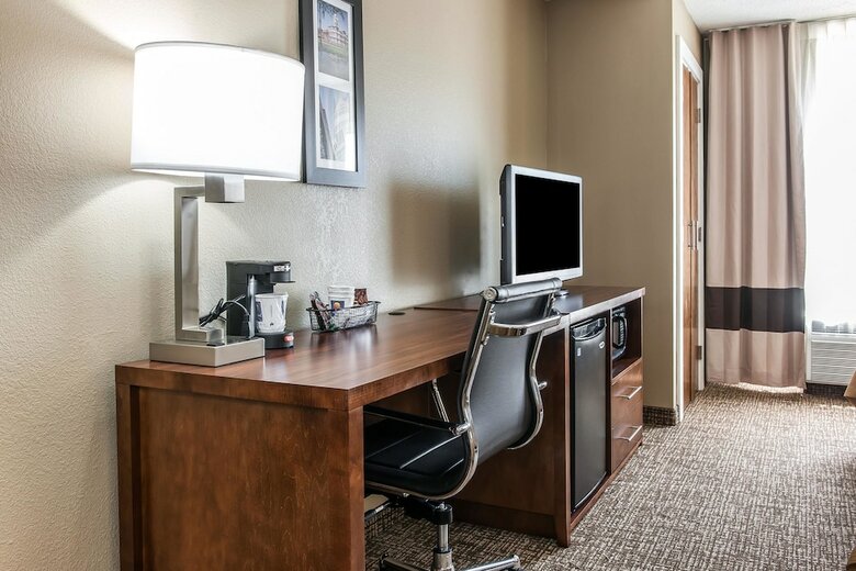 Hotel Comfort Inn And Suites