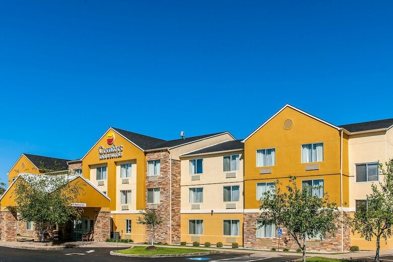 Hotel Comfort Inn And Suites