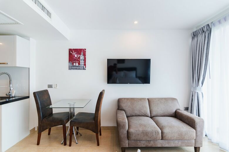 Centara Av. Residence By Pattaya Holiday