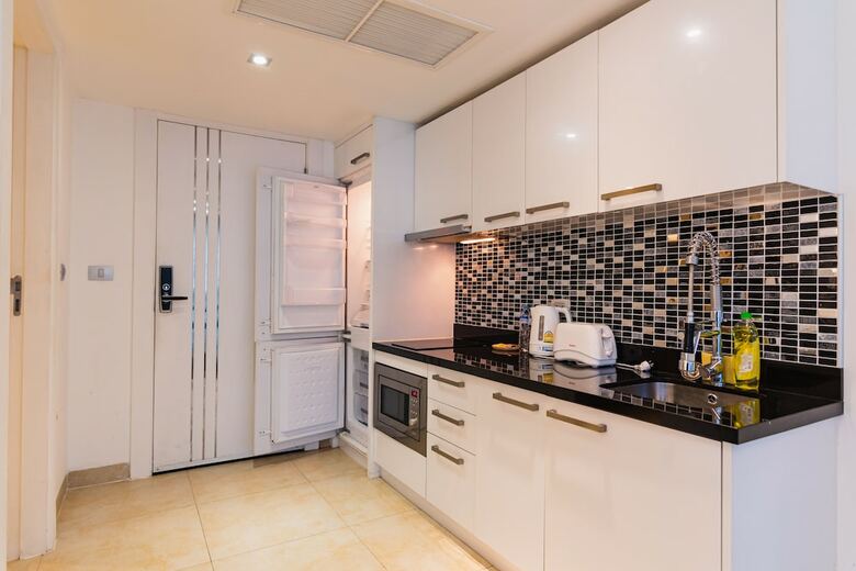 Centara Av. Residence By Pattaya Holiday