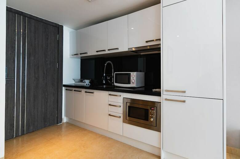 Centara Av. Residence By Pattaya Holiday