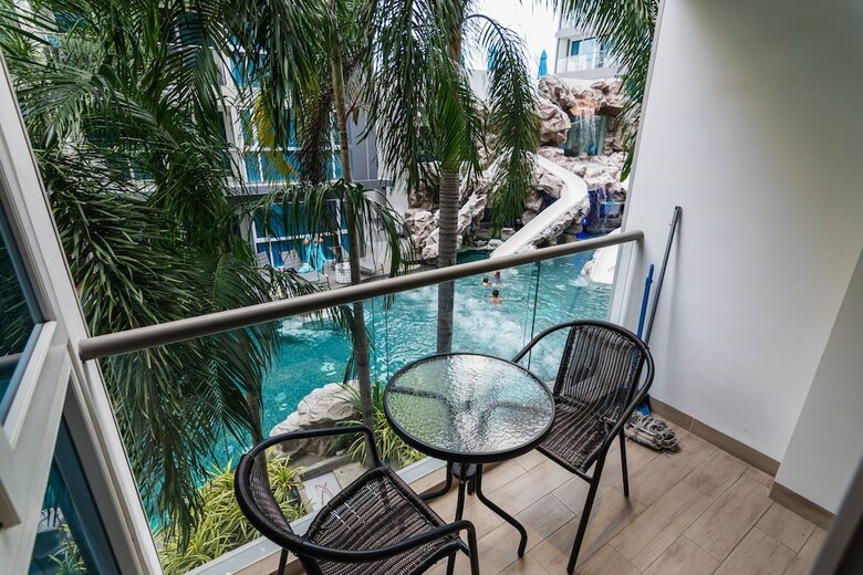 Centara Av. Residence By Pattaya Holiday