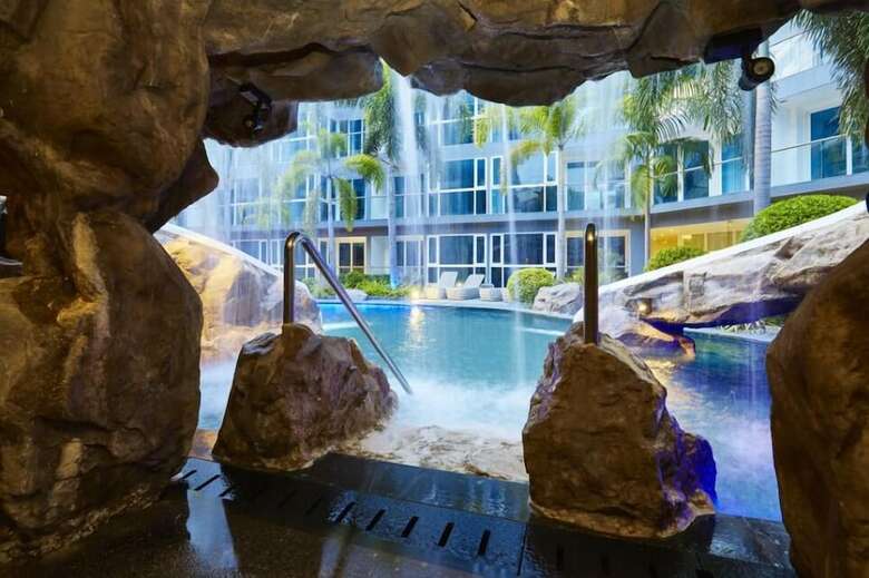 Centara Av. Residence By Pattaya Holiday