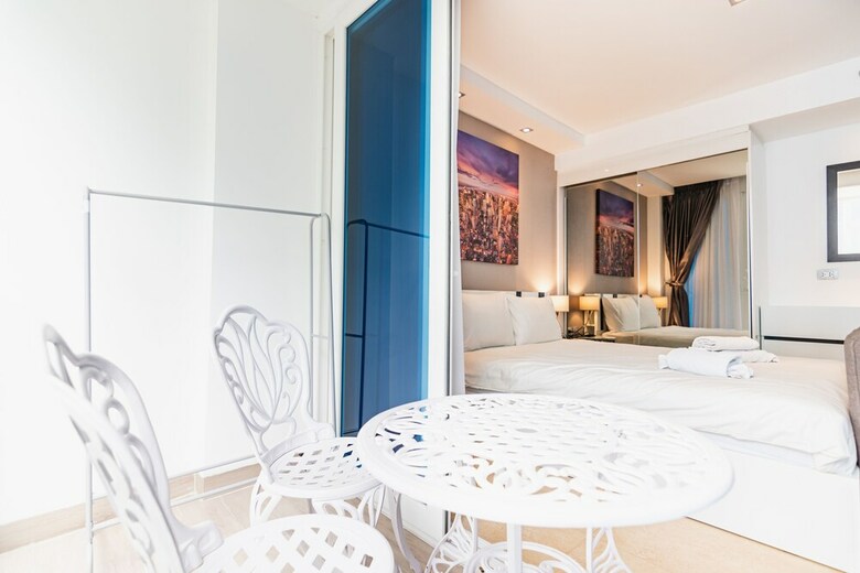 Centara Av. Residence By Pattaya Holiday