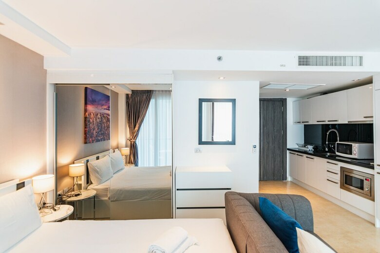 Centara Av. Residence By Pattaya Holiday