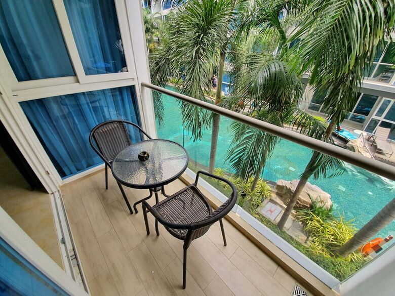 Centara Av. Residence By Pattaya Holiday
