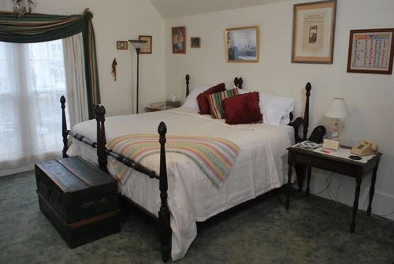 Carrier Houses Bed And Breakfast