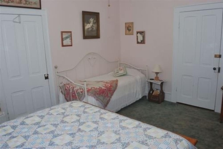Carrier Houses Bed And Breakfast