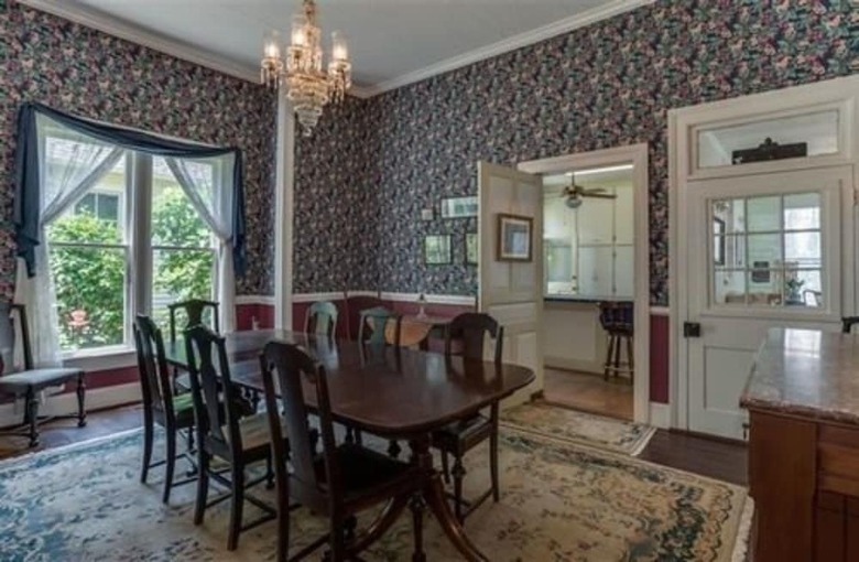 Carrier Houses Bed And Breakfast
