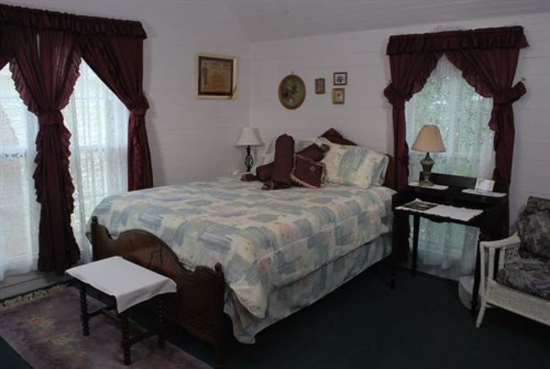 Carrier Houses Bed And Breakfast