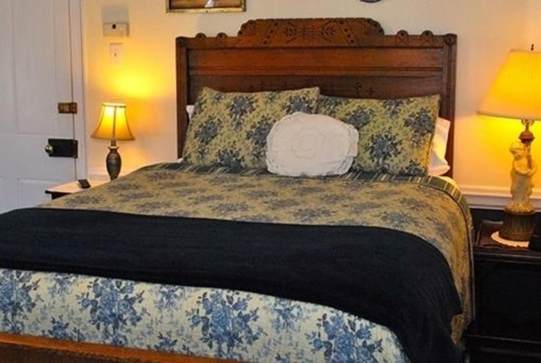 Carrier Houses Bed And Breakfast