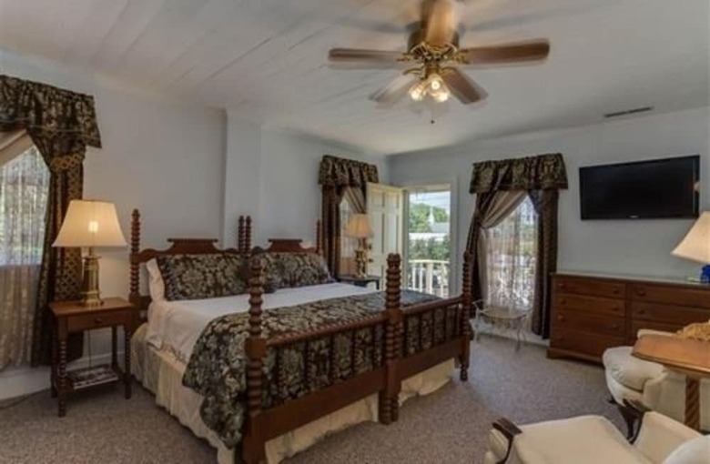 Carrier Houses Bed And Breakfast