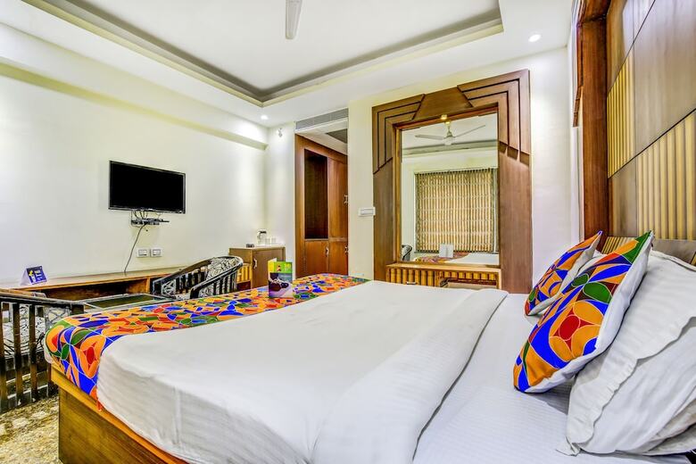 Fabhotel Radiance Paradise