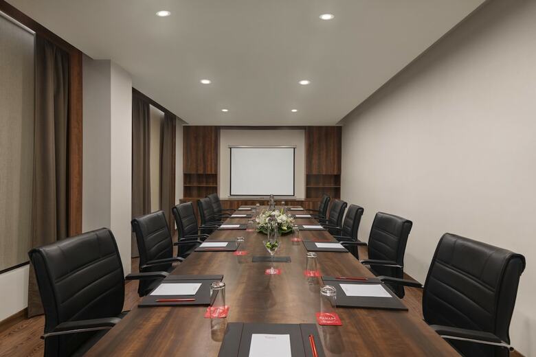 Hotel Ramada By Wyndham New Delhi Pitampura