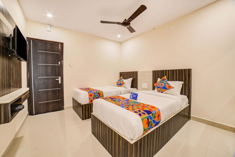 Fabhotel Spark Inn