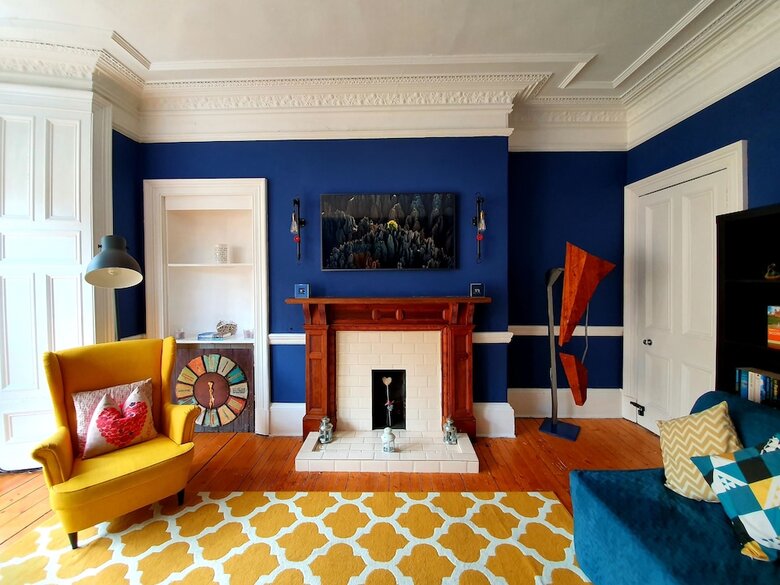 Gorgeous Light Apartment In West End