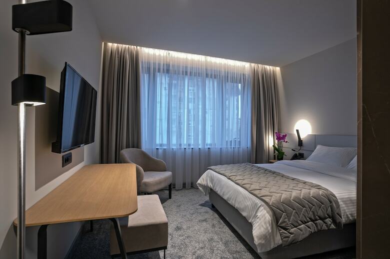 Hotel Mona Plaza