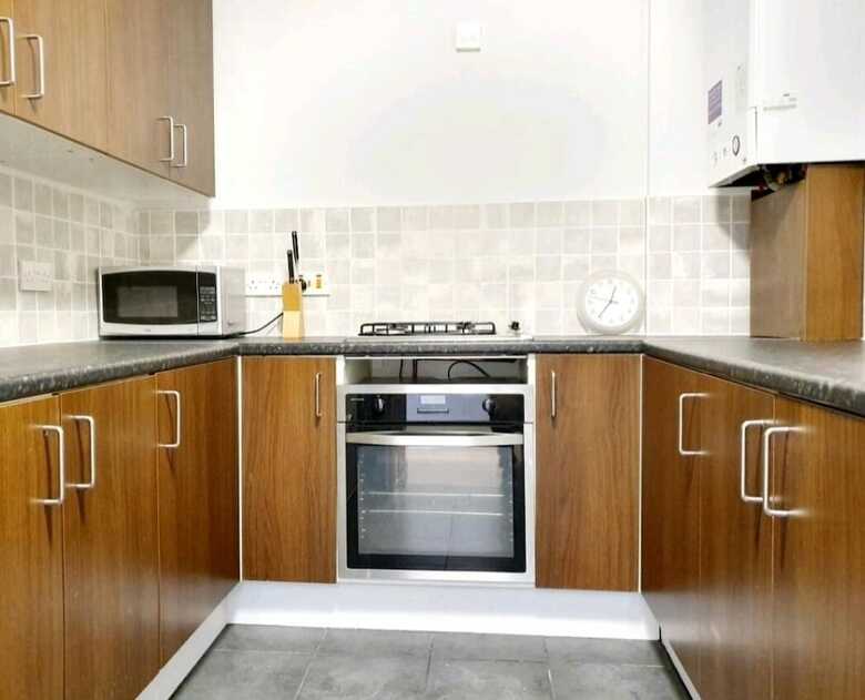 Spacious Home In The Buzzing West End