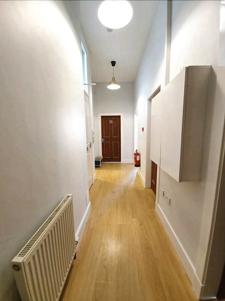 Spacious Home In The Buzzing West End