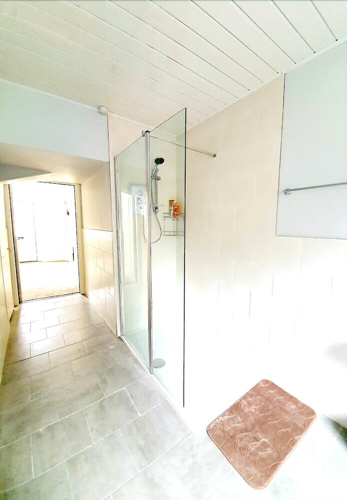 Spacious Holiday Home Closeby The River