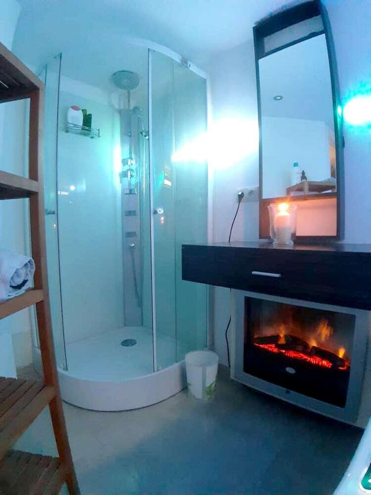 Apartment With 2 Bedrooms In Waterloo, With Wifi