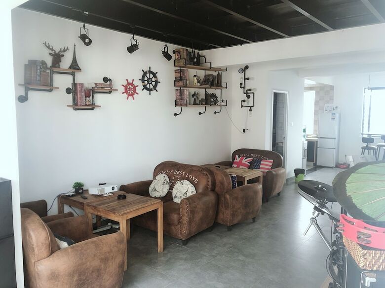 Hotel Le Tu Community