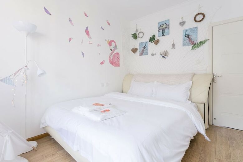 Hotel Le Tu Community
