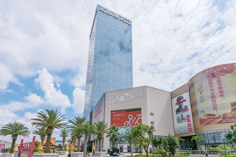 Hotel Le Tu Community