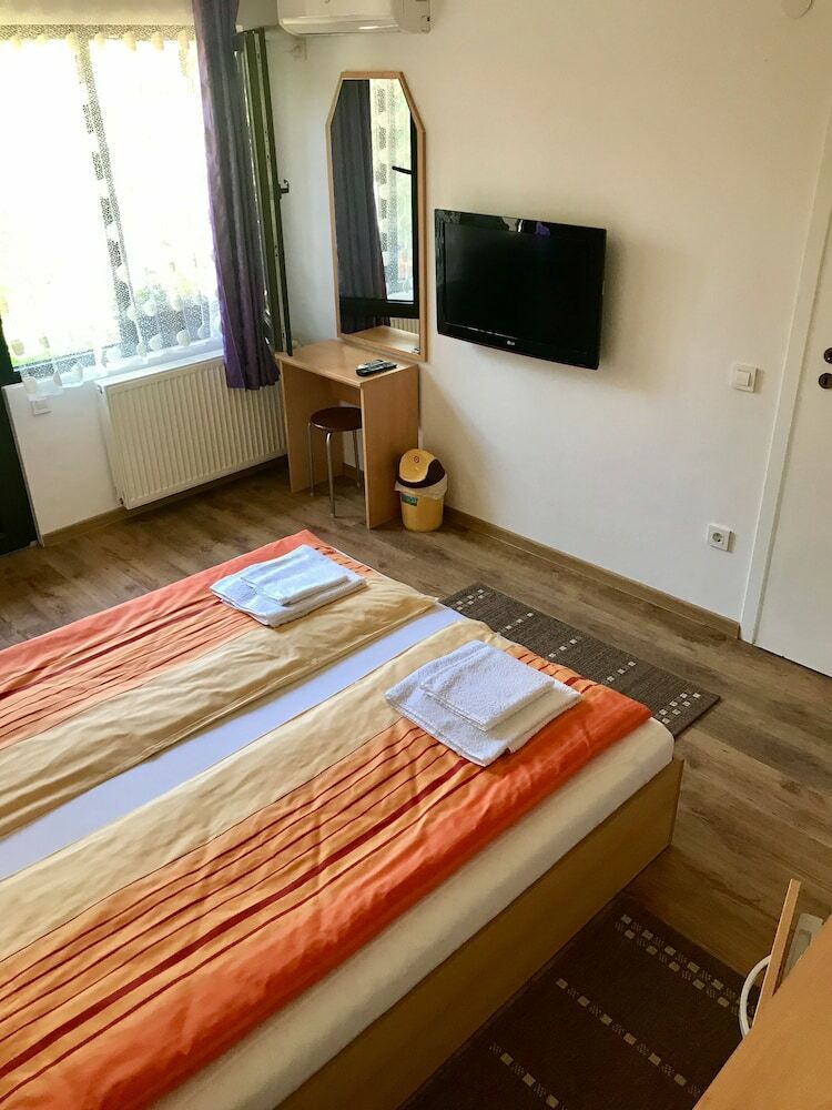 Pension Cristi's Rooms