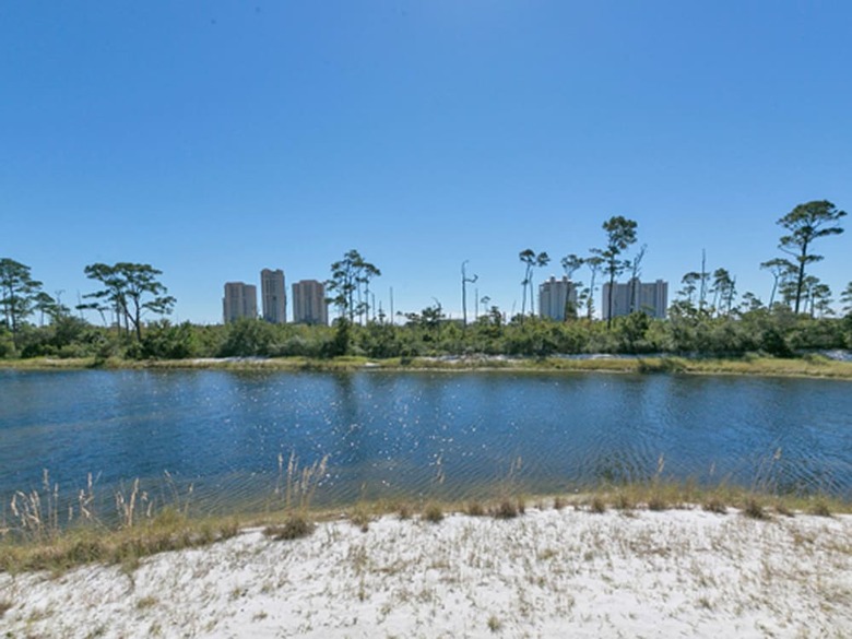 A Wave From It All - Townhomes At Lost Key