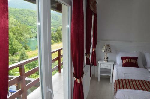 Rooms And Apartments Neron