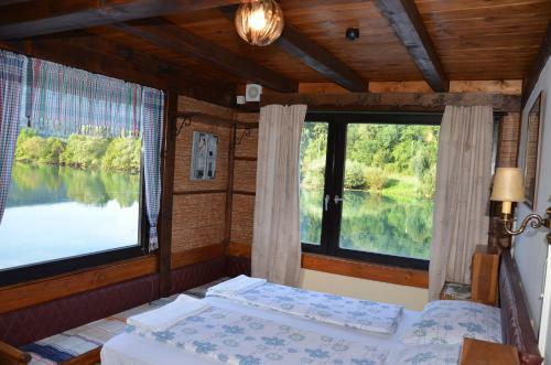 Rooms And Apartments Neron
