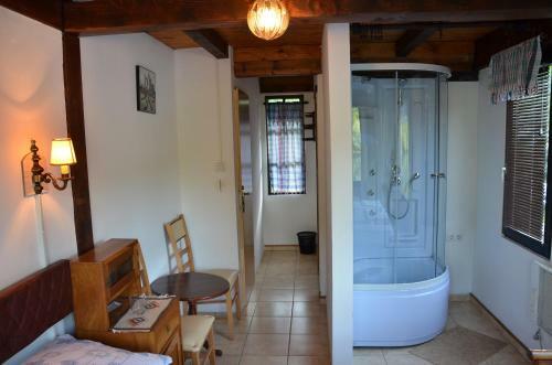 Rooms And Apartments Neron