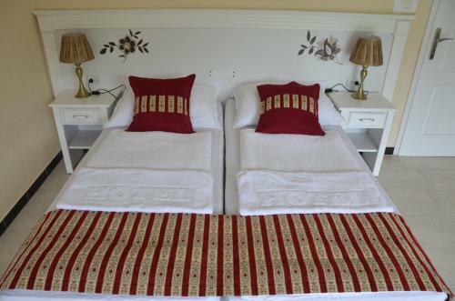 Rooms And Apartments Neron