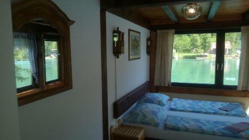 Rooms And Apartments Neron