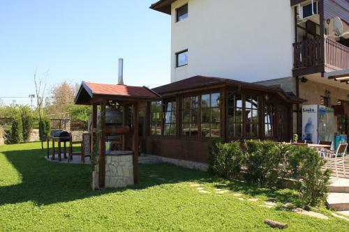Family Hotel Zvezda